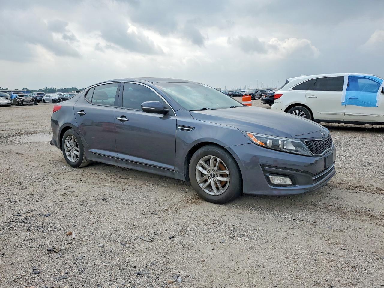 2015 Kia Optima 4D Lx - Фото 4