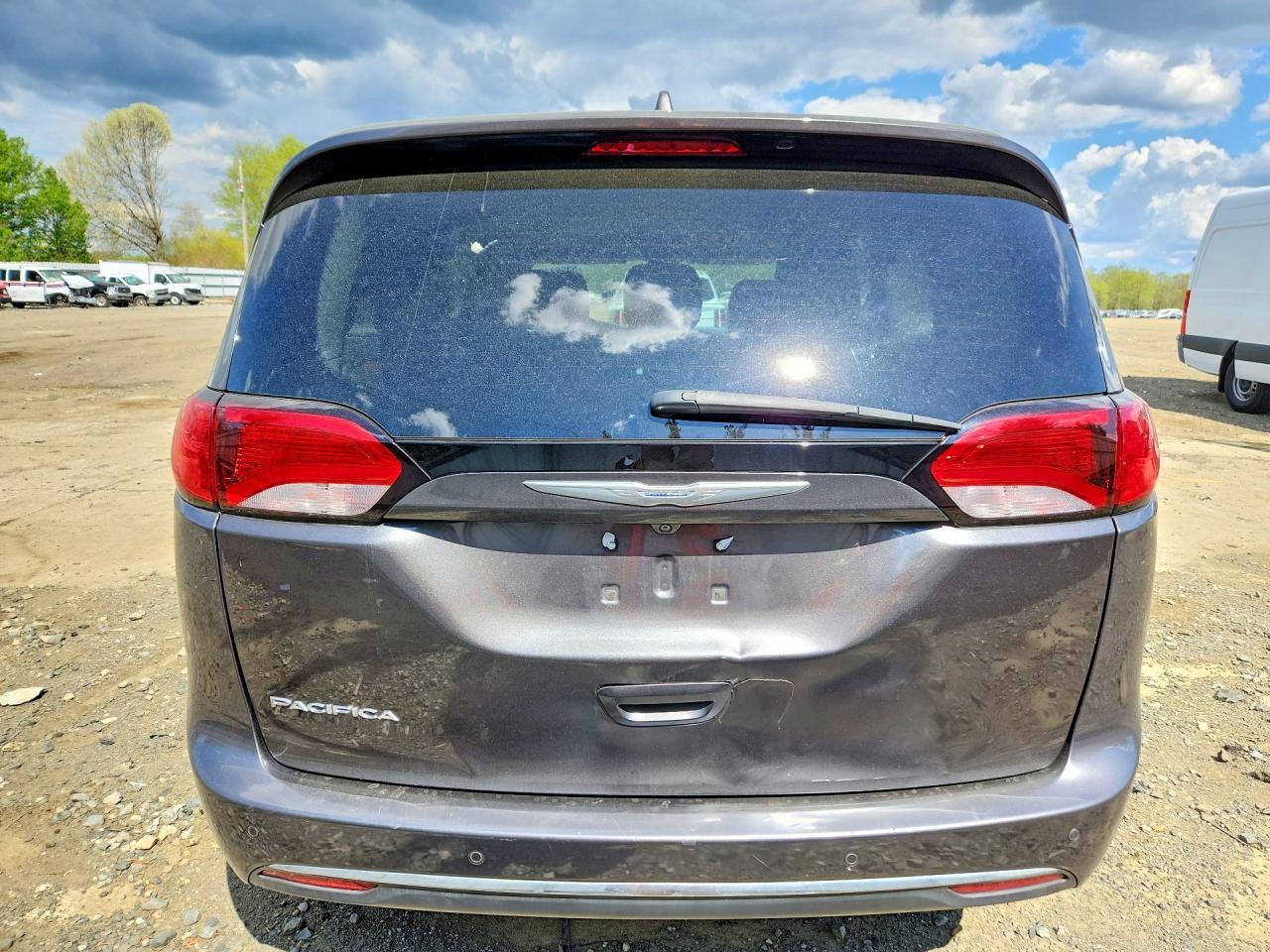 2017 Chrysler Pacifica Touring L Plus - Фото 6