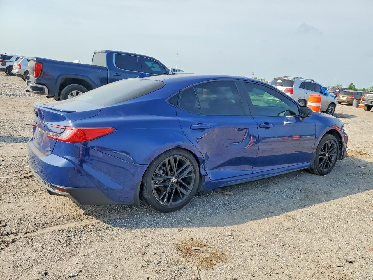 2025 Toyota Camry Se - Фото 3