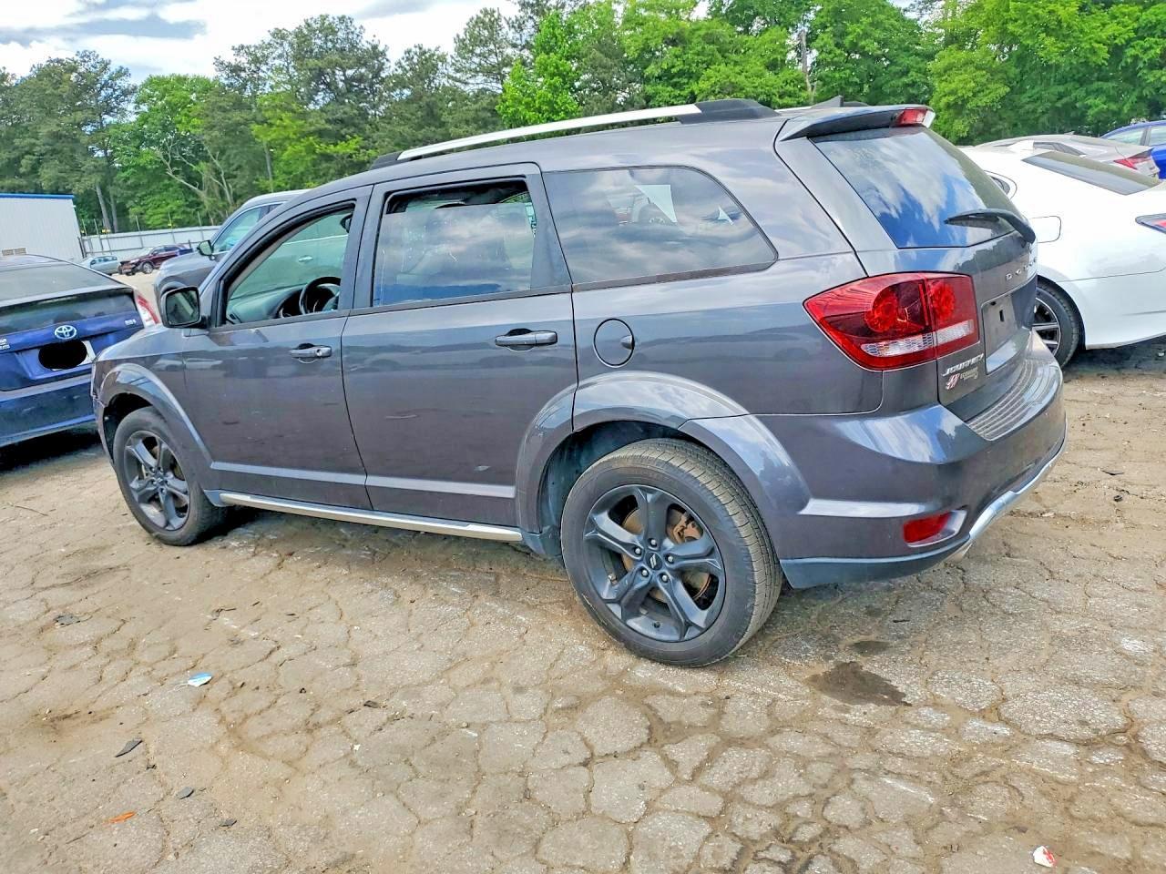 2019 Dodge Journey Crossroad - Image 2