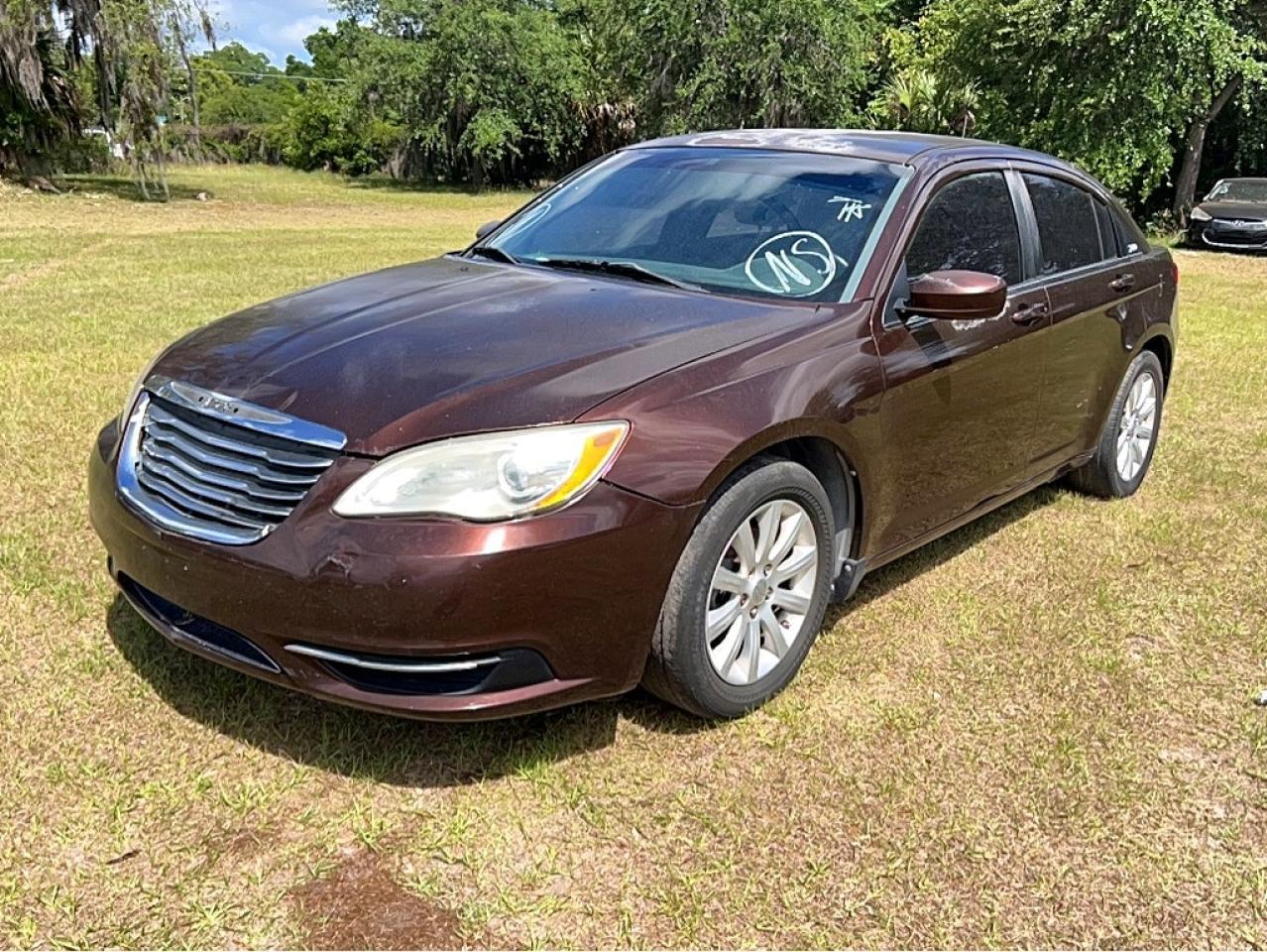 2013 Chrysler 200 Touring - Image 2