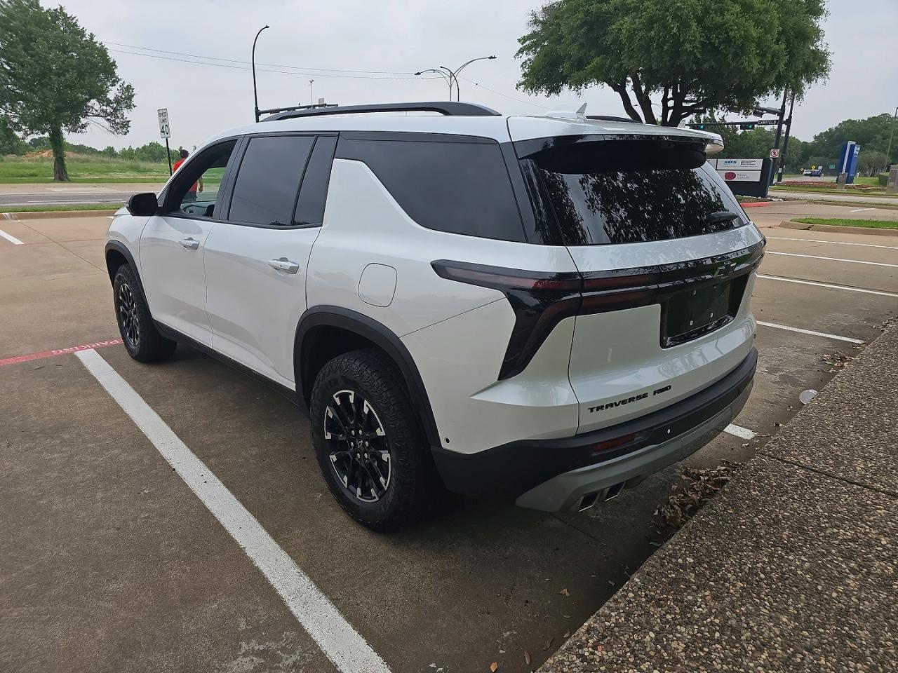 2024 Chevrolet Traverse Lt Z71 - Image 3
