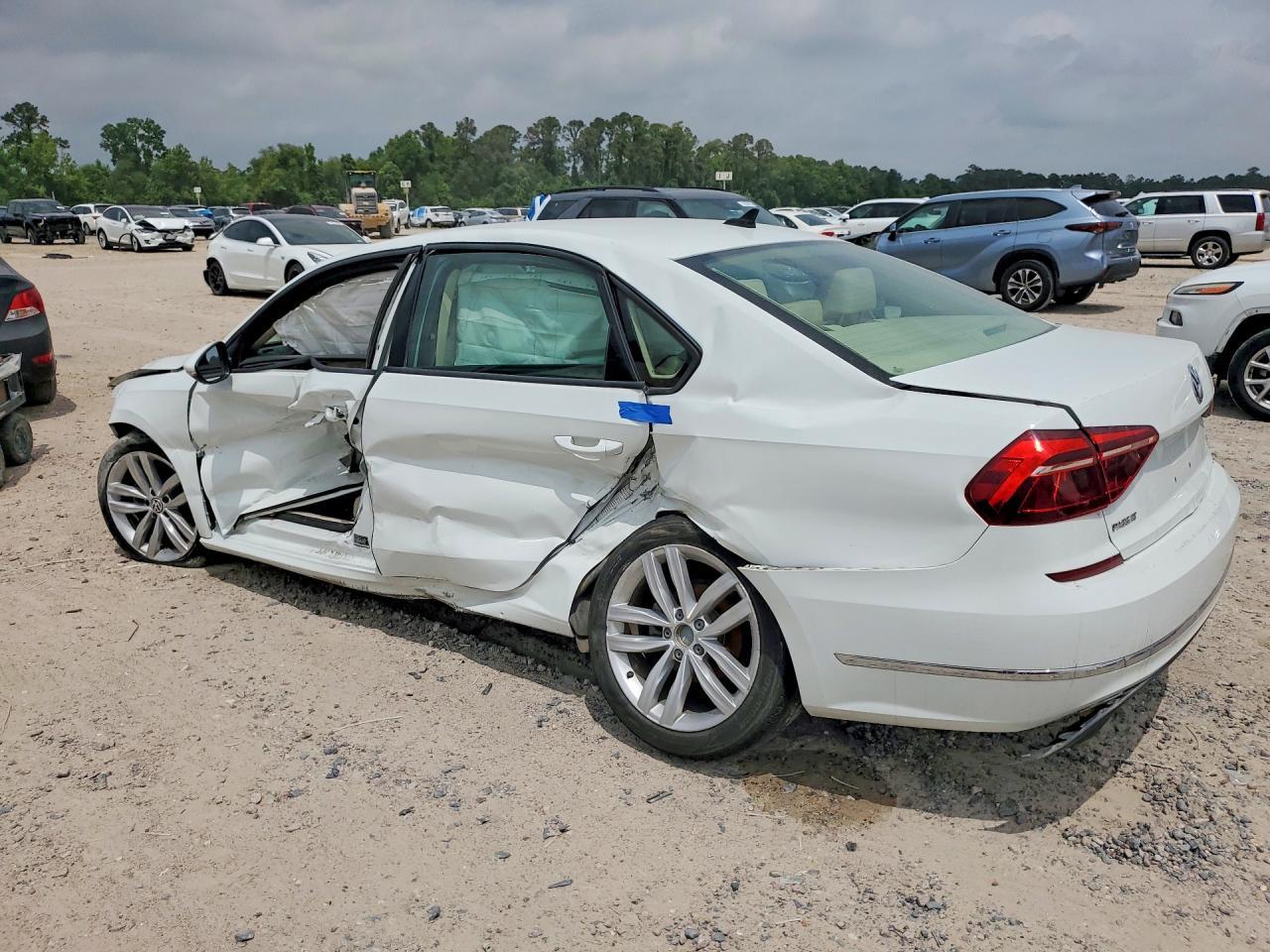 2019 Volkswagen Passat Wolfsburg - Image 2