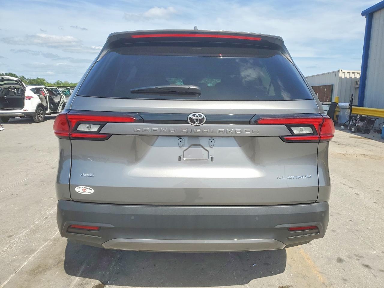 2026 Toyota Grand Highlander Platinum - Image 6