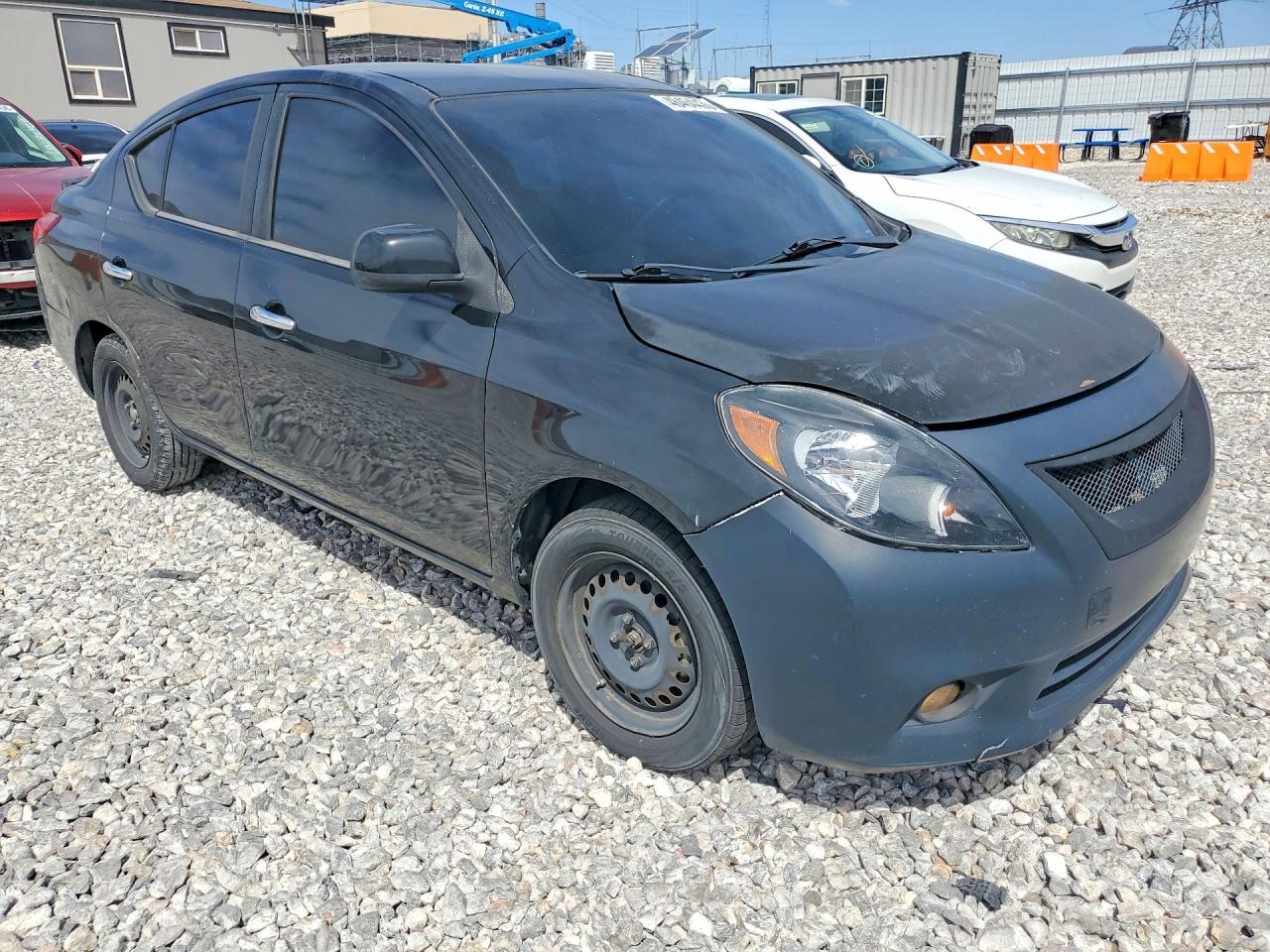 2013 Nissan Versa 1.6 S - Фото 4