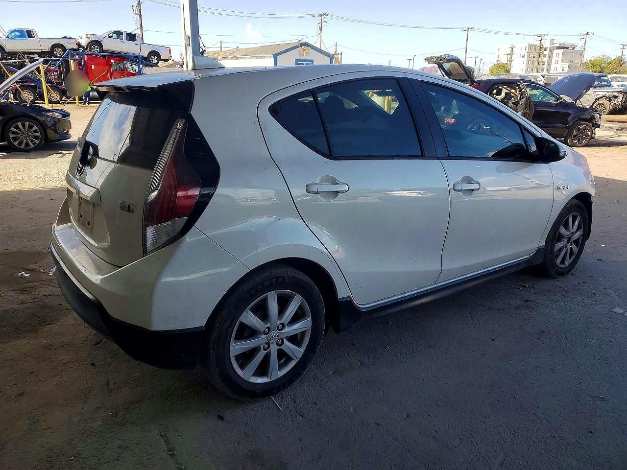 2017 Toyota Prius C Three - Фото 3