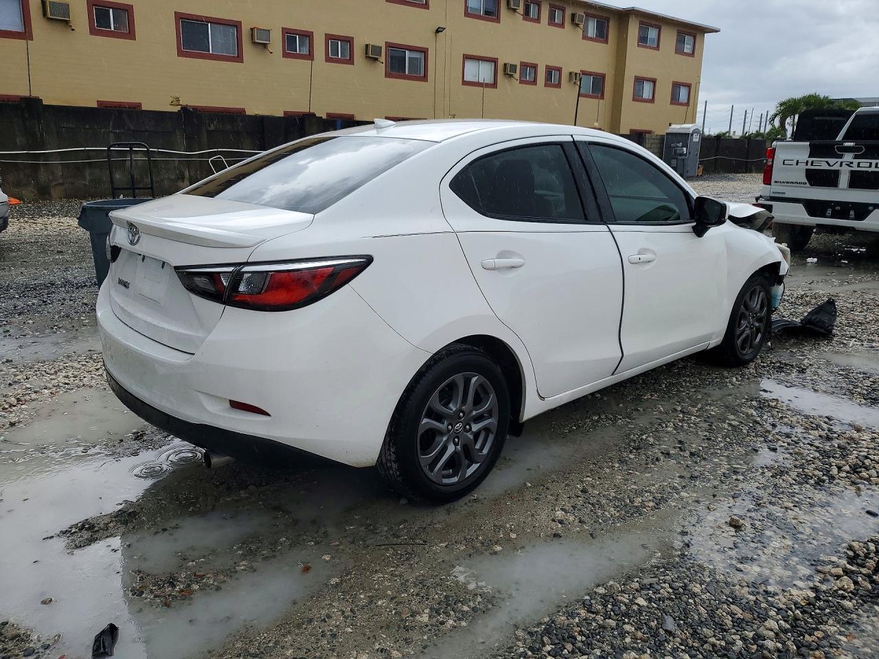 2019 Toyota Yaris Le - Image 3