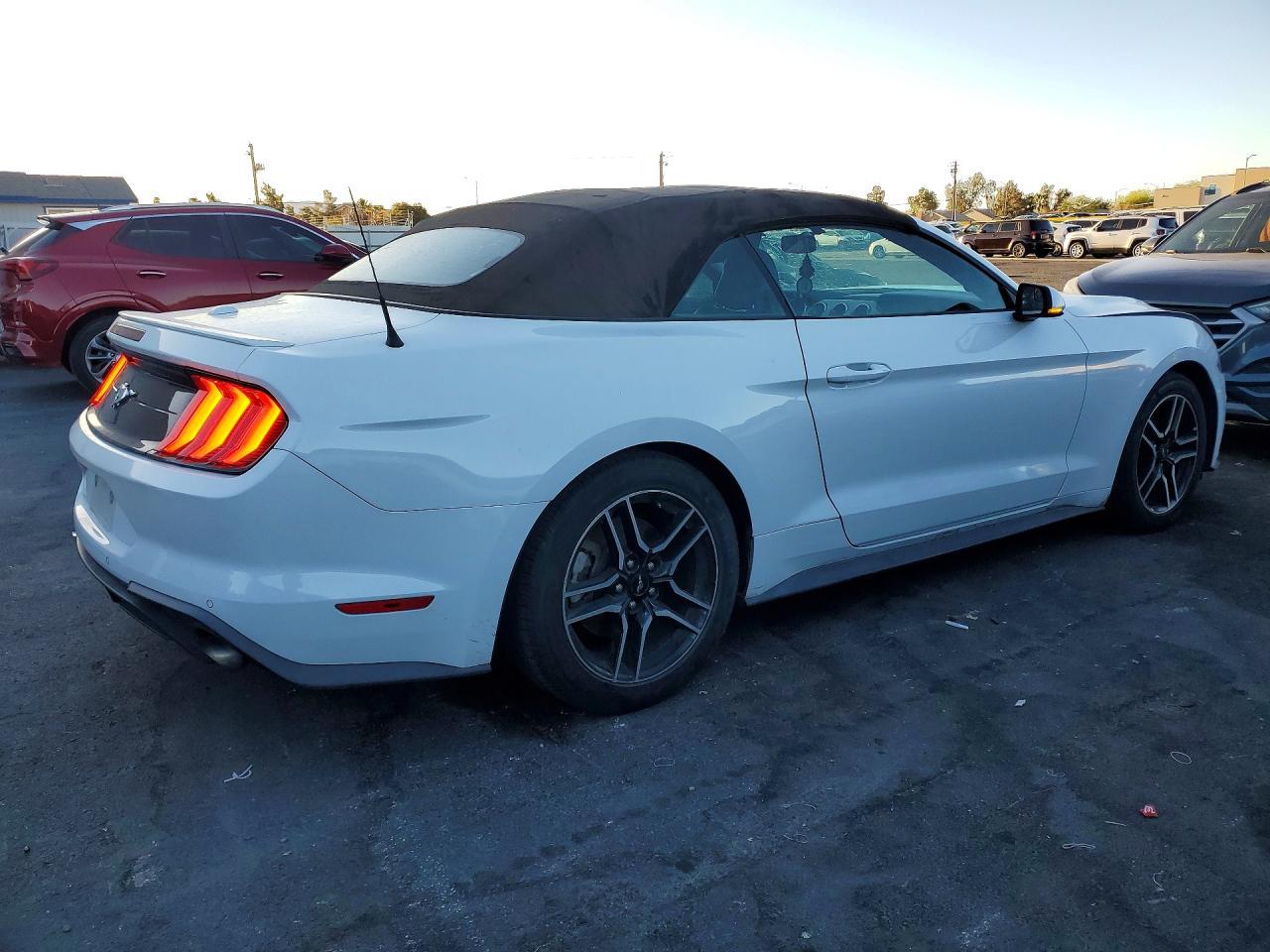 2018 Ford Mustang - Фото 3