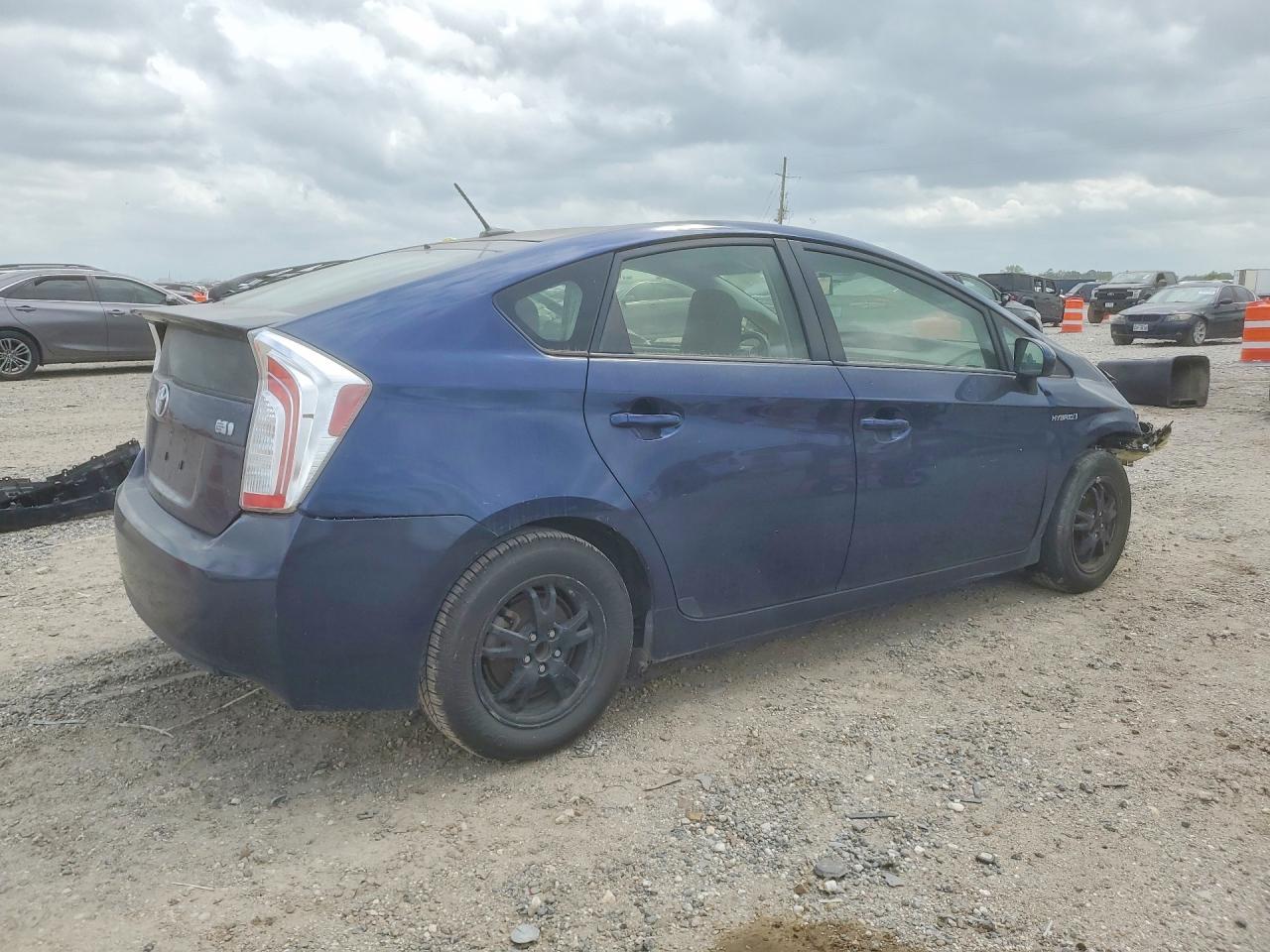 2013 Toyota Prius Three - Image 3