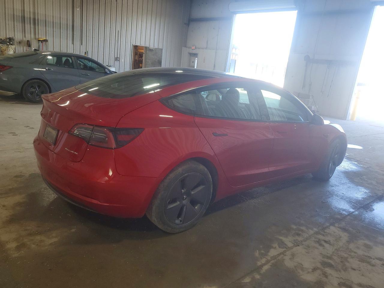 2023 Tesla Model 3 - Фото 3