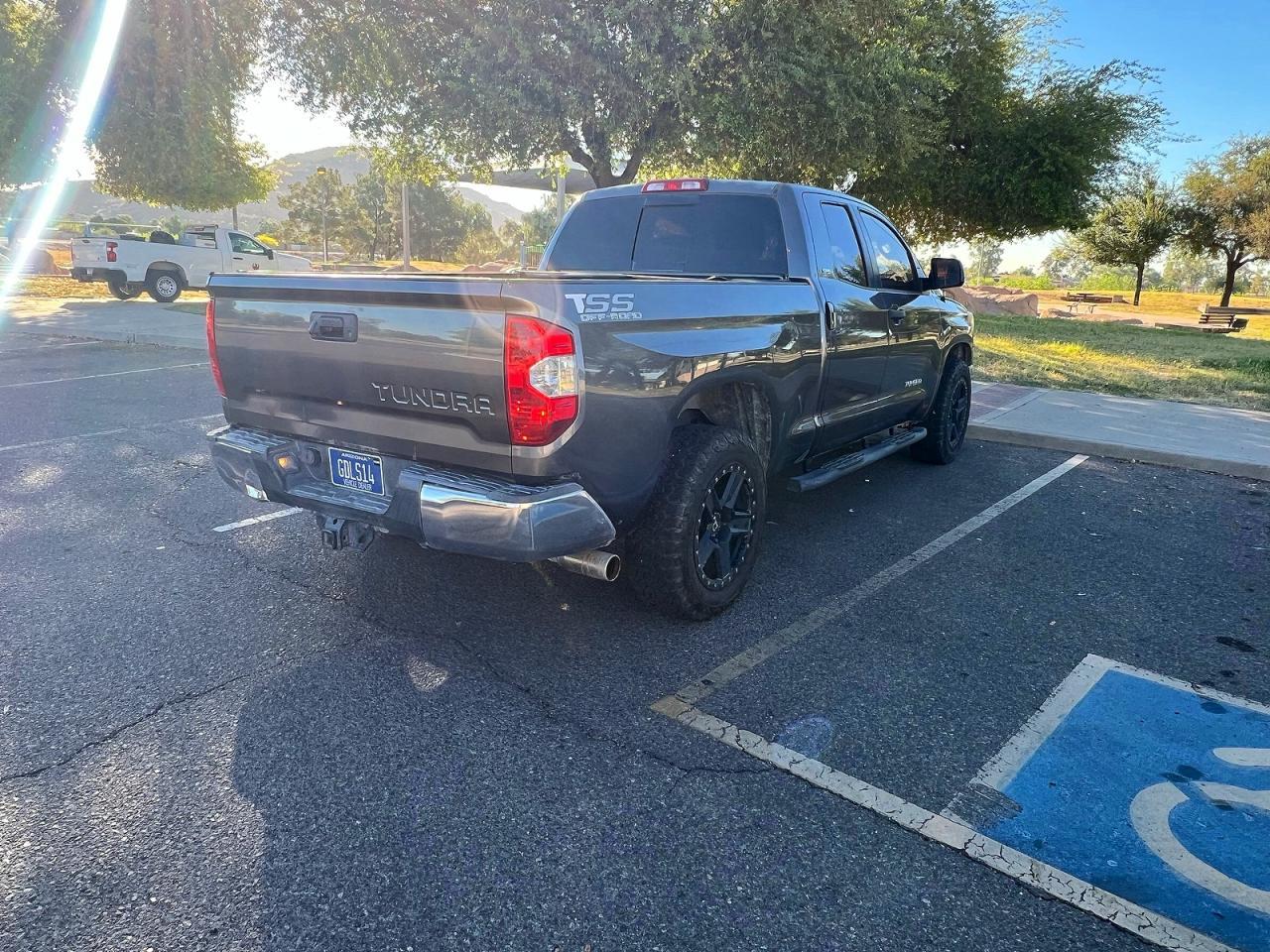 2014 Toyota Tundra Double Cab Sr - Image 3