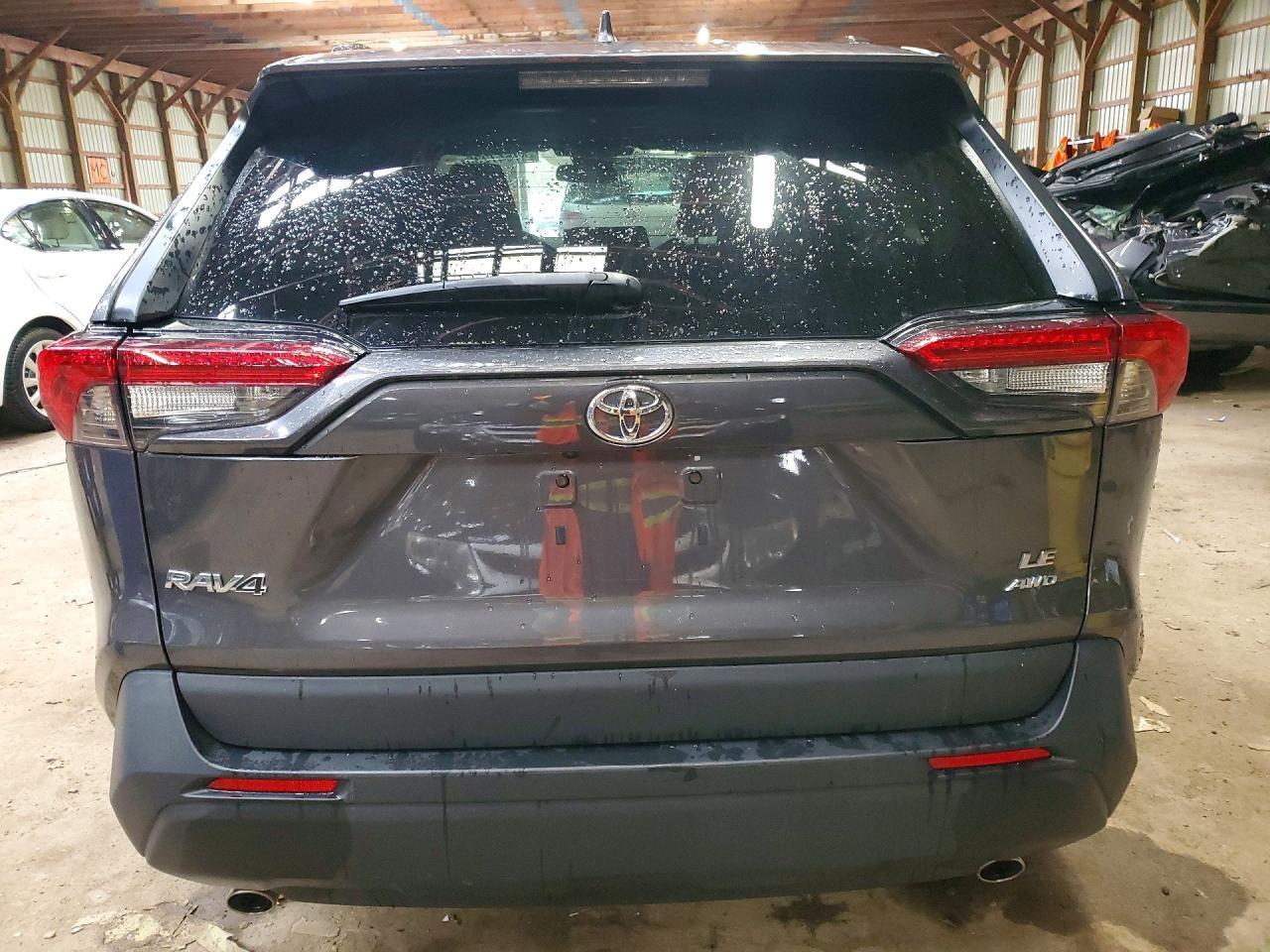 2021 Toyota Rav4 Le - Фото 6