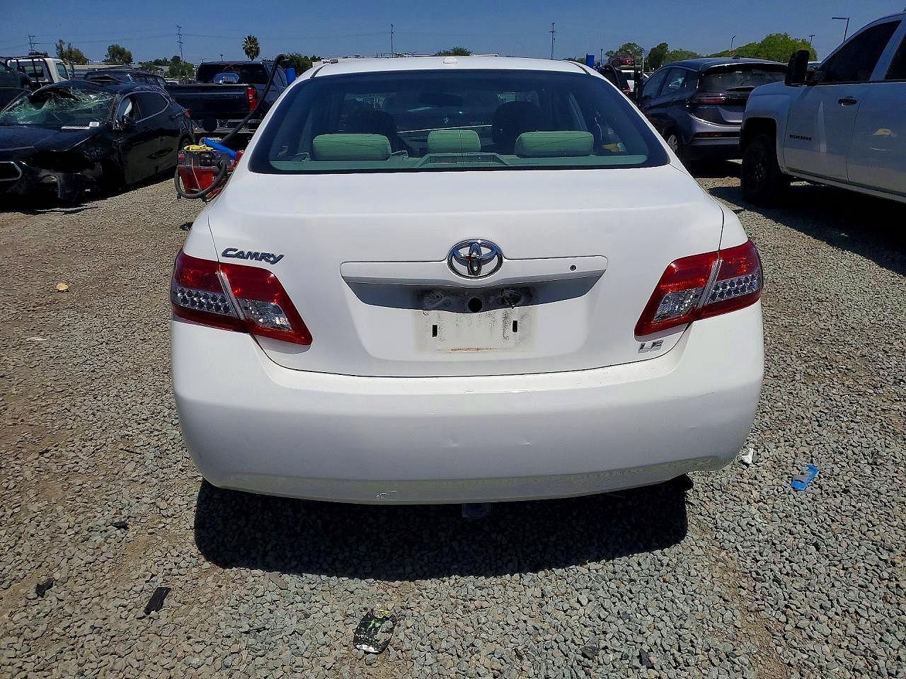 2011 Toyota Camry - Фото 6