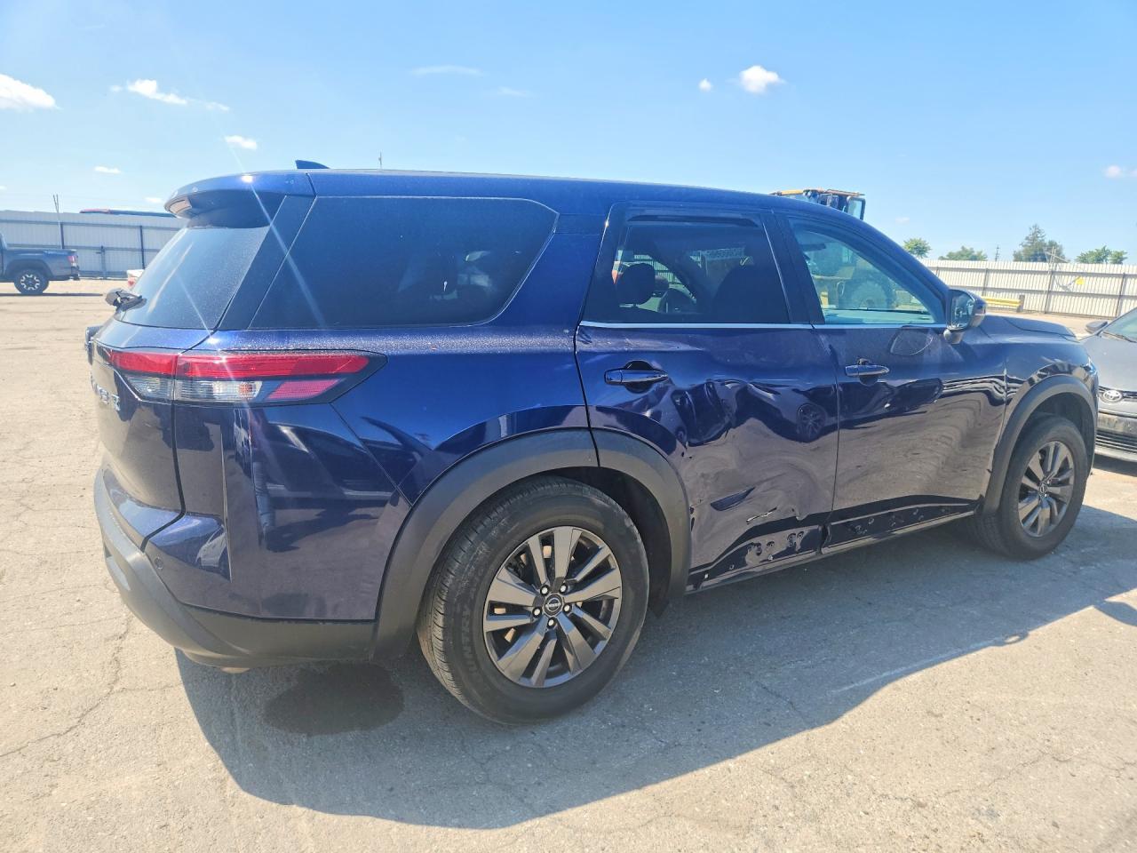 2022 Nissan Pathfinder S - Фото 3