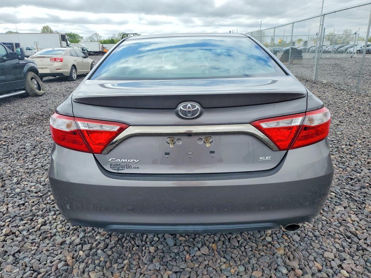 2016 Toyota Camry Se - Фото 6