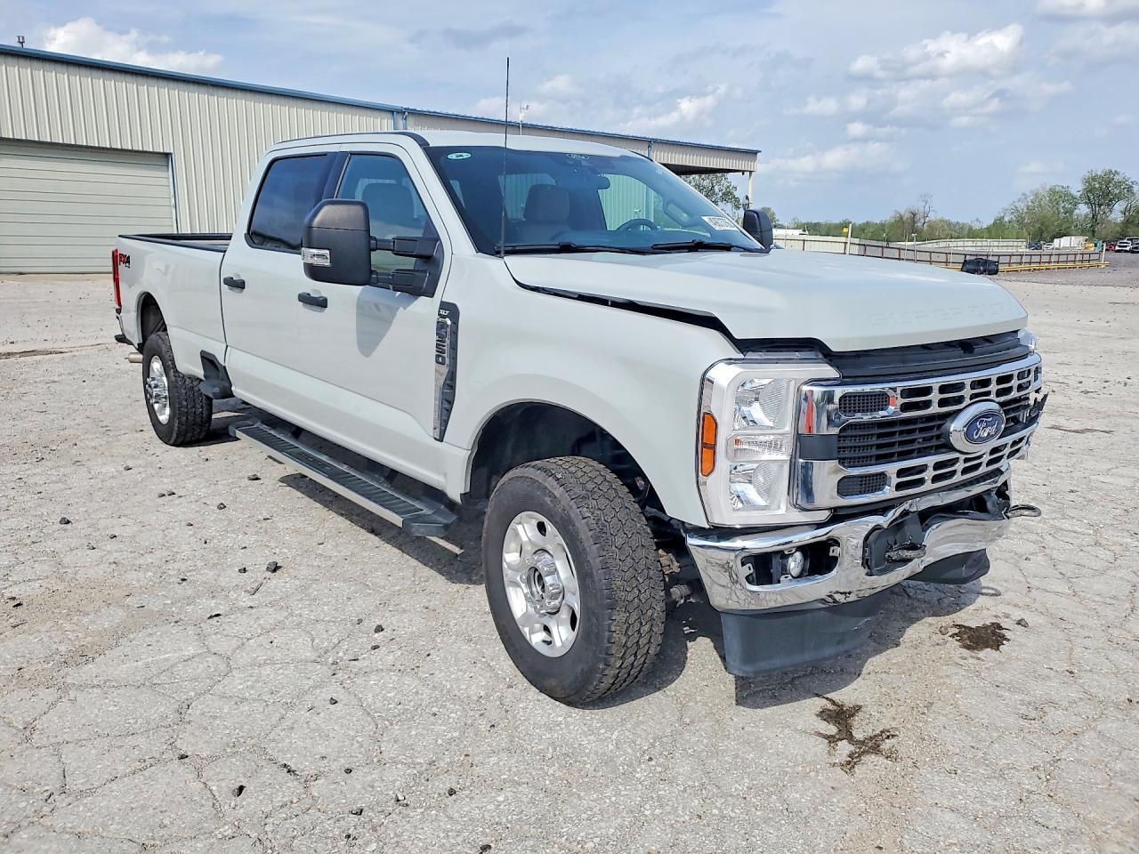 2025 Ford F350 Super Duty - Фото 4