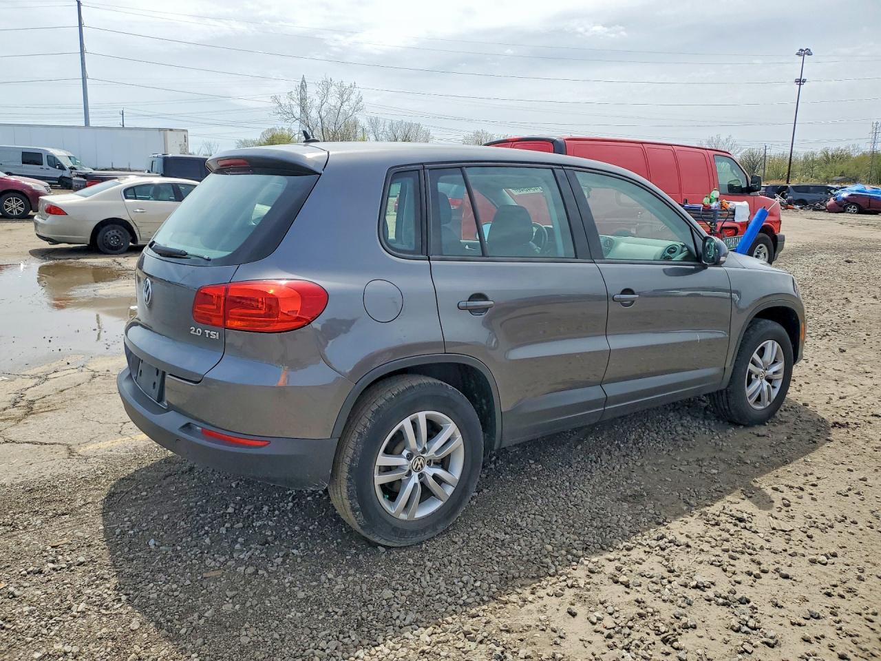 2014 Volkswagen Tiguan S - Image 3
