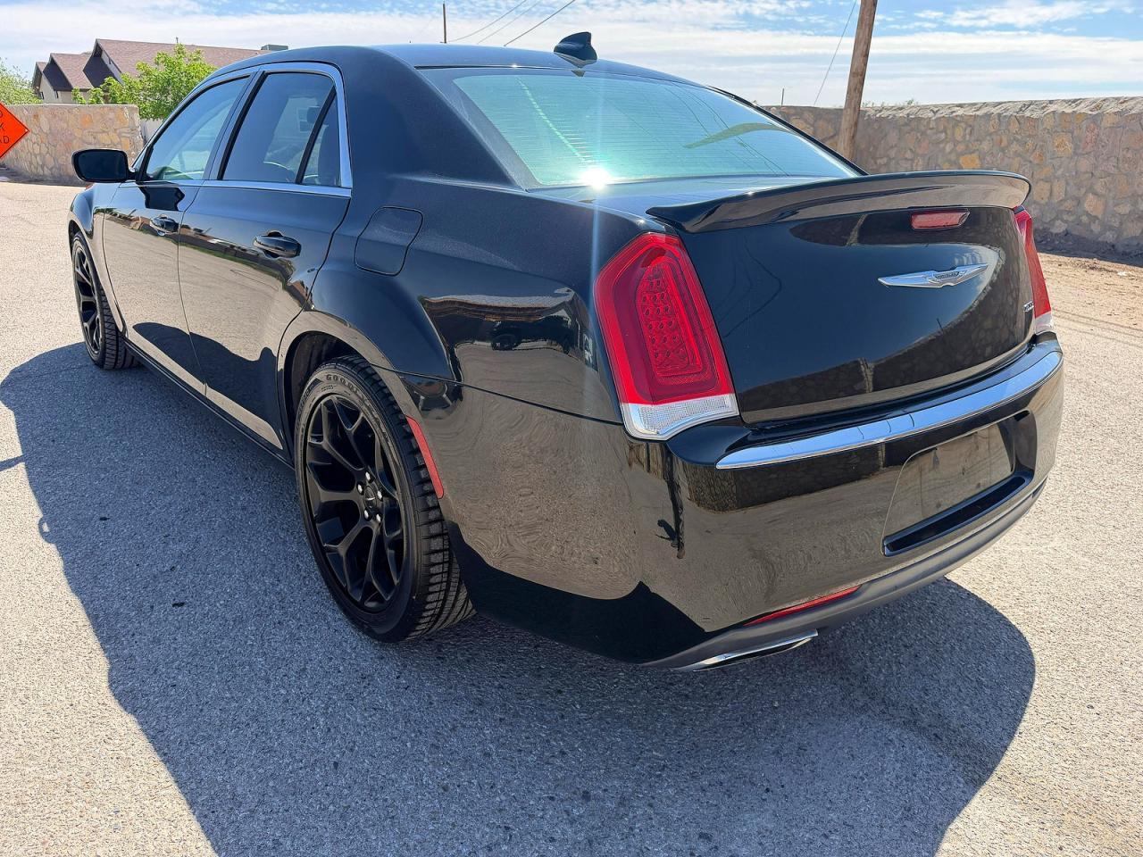 2015 Chrysler 300 Limited - Фото 3