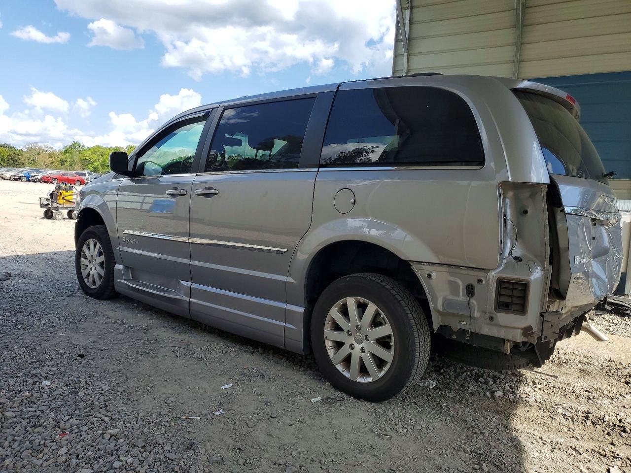 2015 Chrysler Town & Country Touring - Фото 2