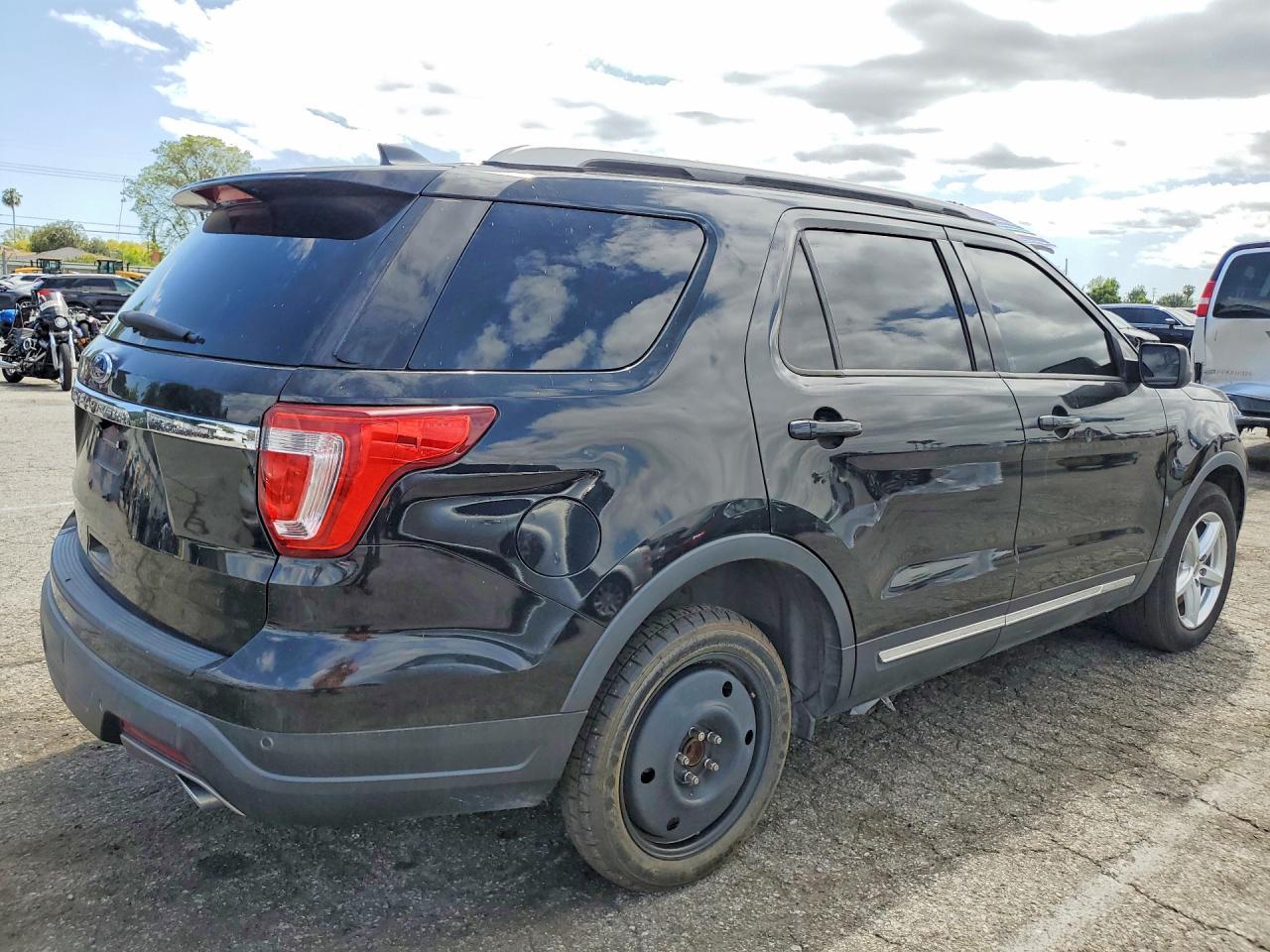 2018 Ford Explorer Xlt - Image 3