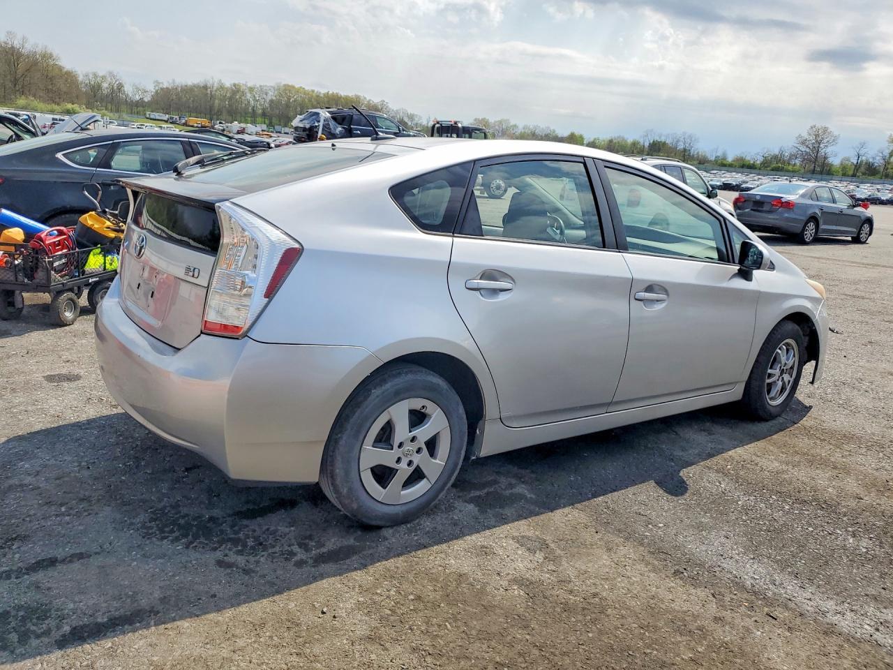 2011 Toyota Prius Two - Фото 3
