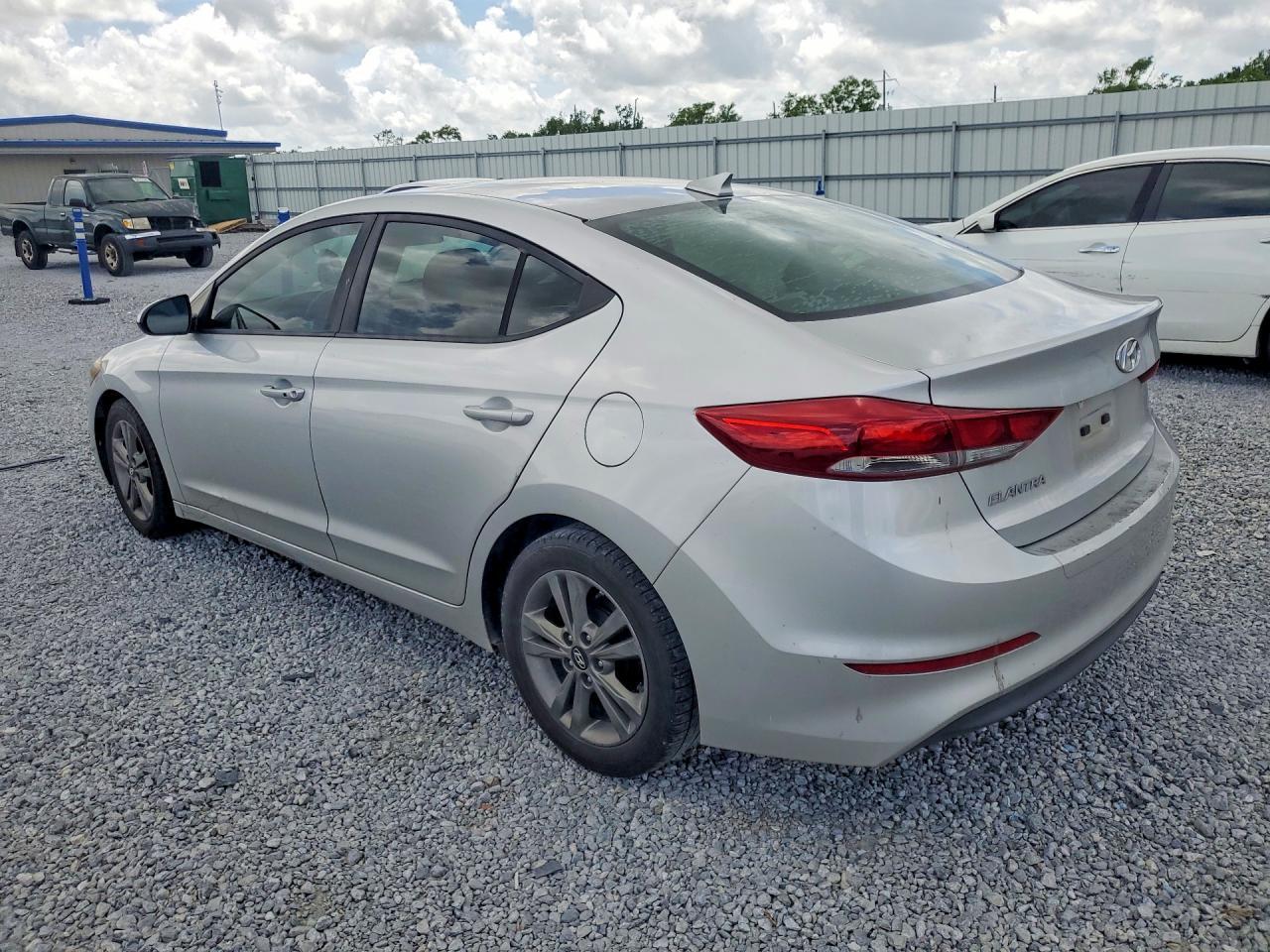 2017 Hyundai Elantra Se - Фото 2