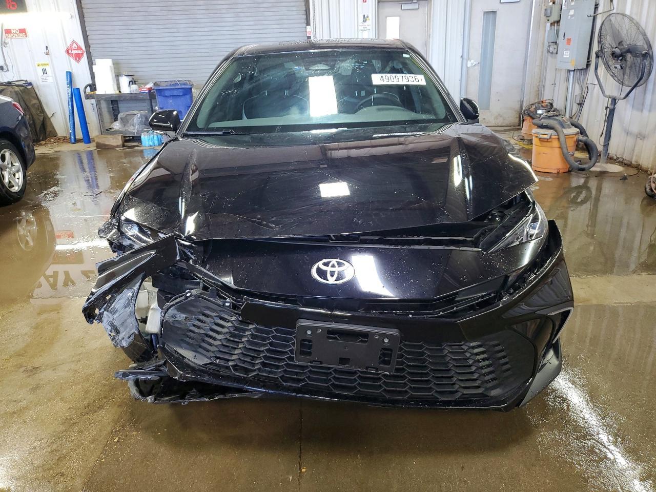 2025 Toyota Camry Se - Image 5