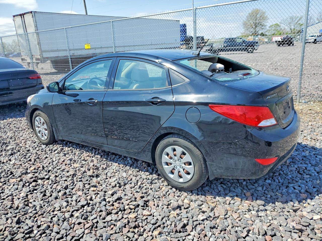 2017 Hyundai Accent Se - Фото 2