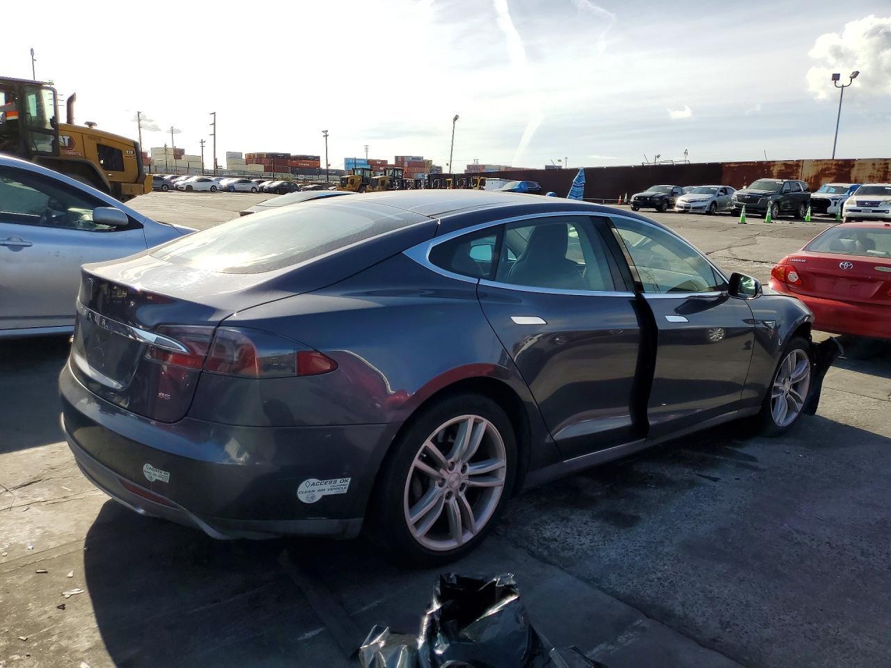2015 Tesla Model S 85 - Фото 3