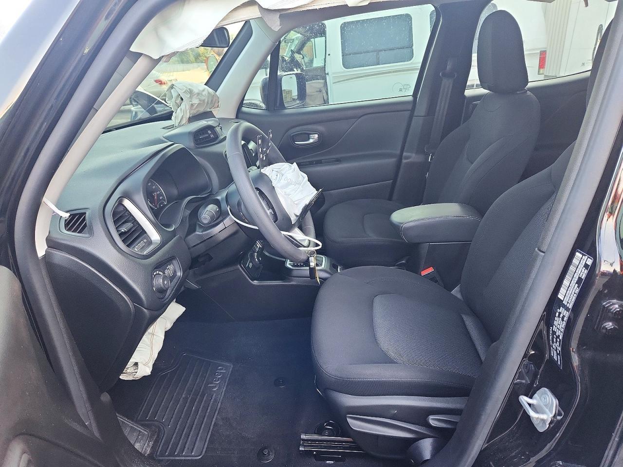 2023 Jeep Renegade Latitude - Image 7
