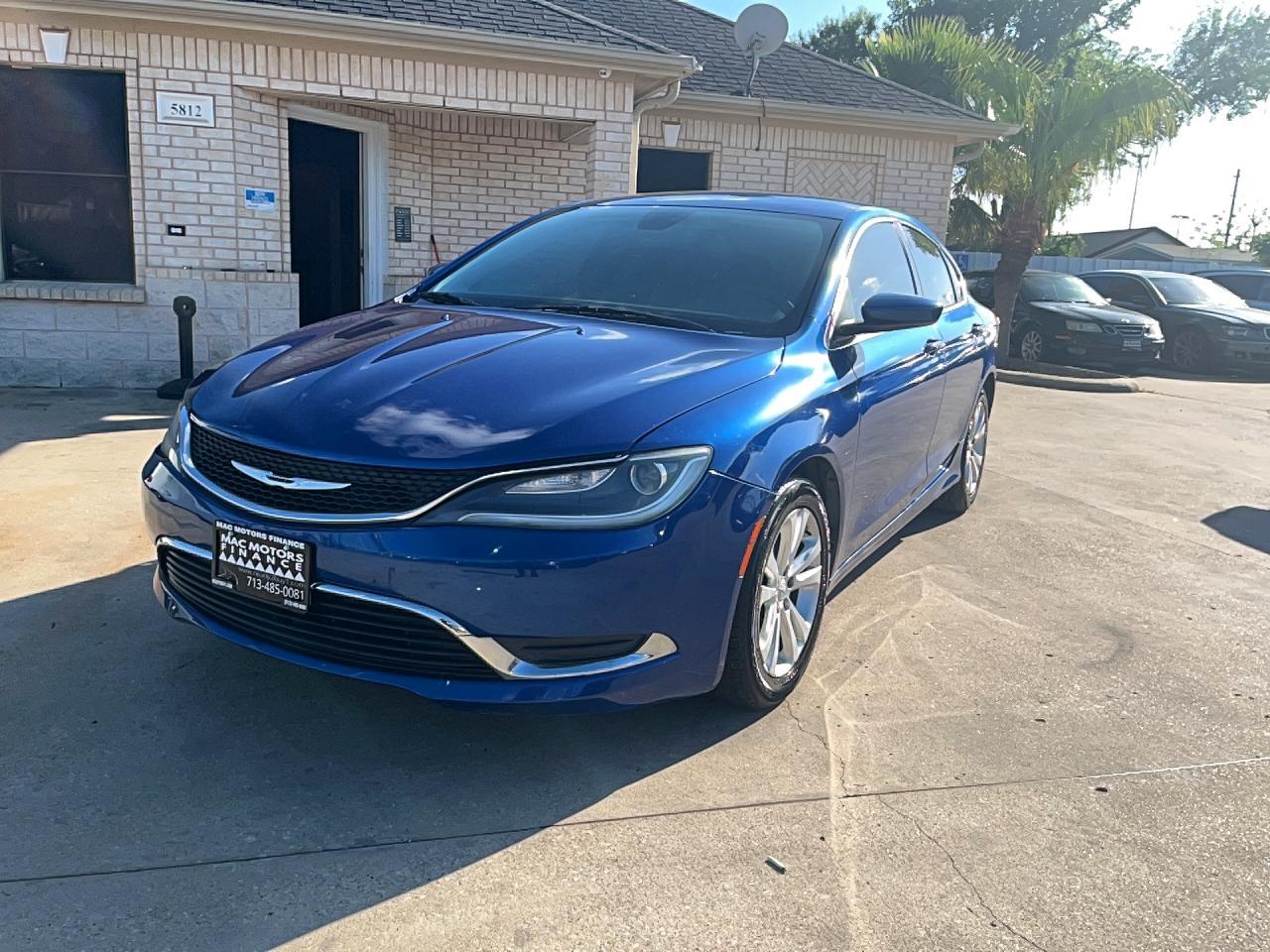 2016 Chrysler 200 Limited - Image 2