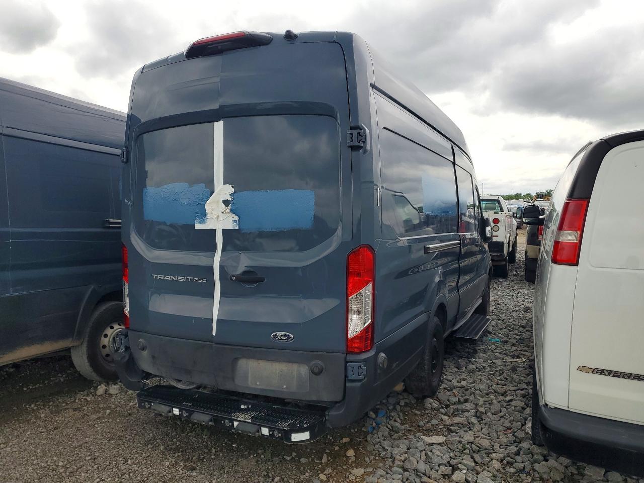 2020 Ford Transit T-250 - Фото 3