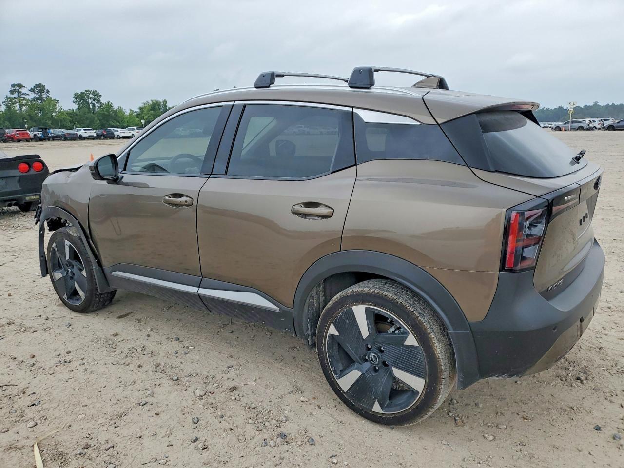 2025 Nissan Kicks Sr - Image 2