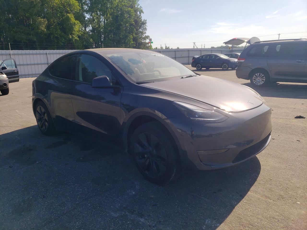 2025 Tesla Model Y - Фото 4