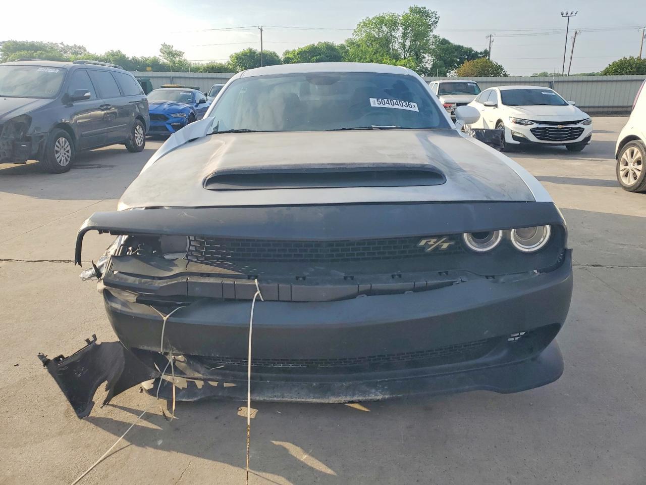 2016 Dodge Challenger R - Image 5