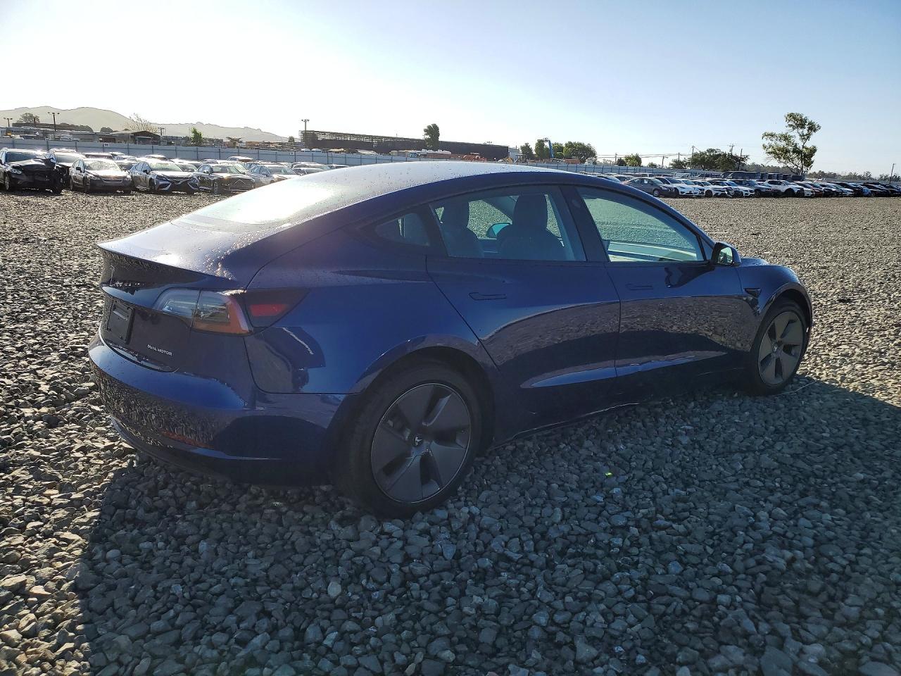 2022 Tesla Model 3 - Image 3