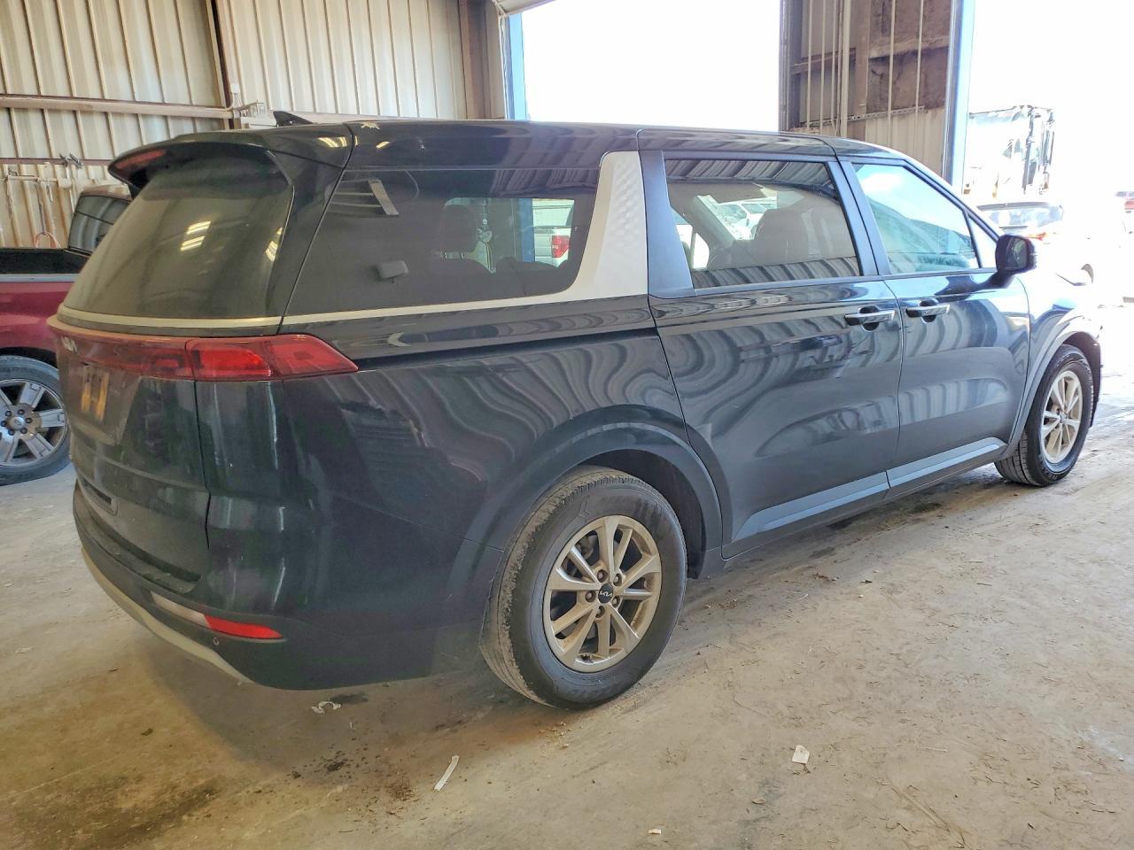 2022 Kia Carnival Lx - Фото 3