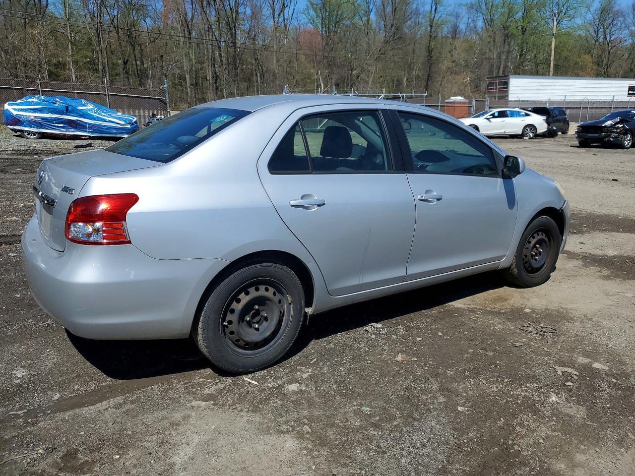 2010 Toyota Yaris Base - Image 3