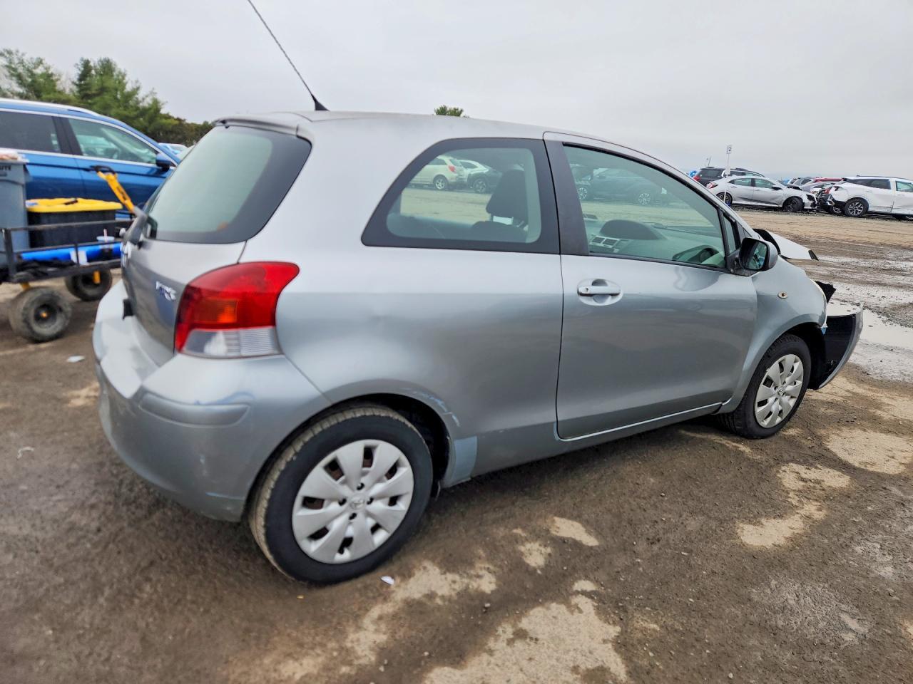 2010 Toyota Yaris Base - Фото 3