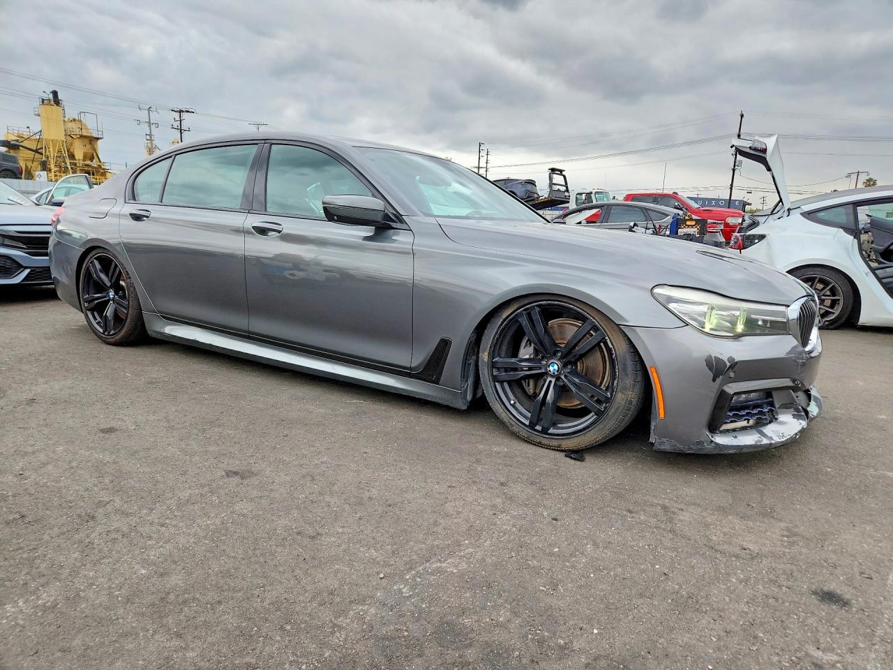 2016 BMW 740 I - Фото 4