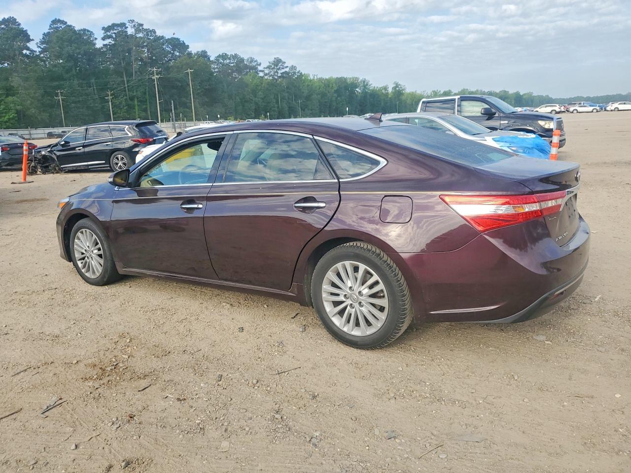2013 Toyota Avalon Hybrid Limited - Image 2
