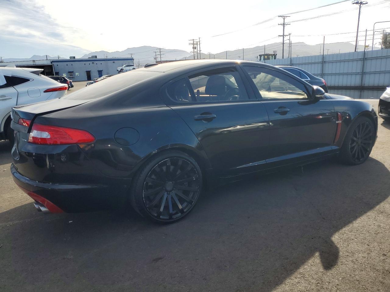 2010 Jaguar Xf Supercharged - Image 3