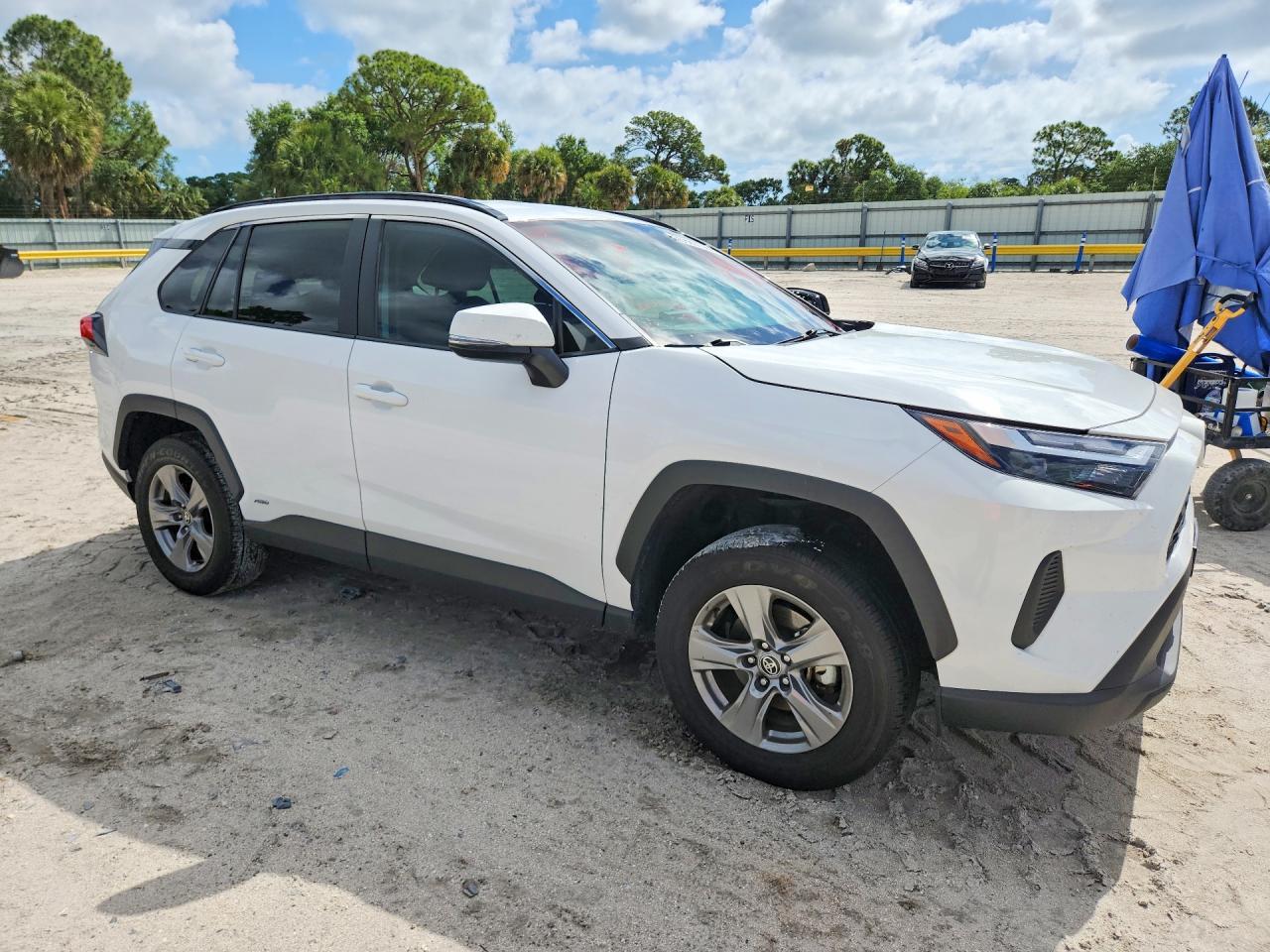 2024 Toyota Rav4 Hybrid Xle - Image 4