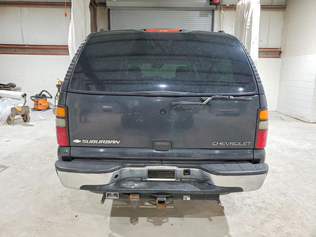 2004 Chevrolet Suburban K1500 - Image 6