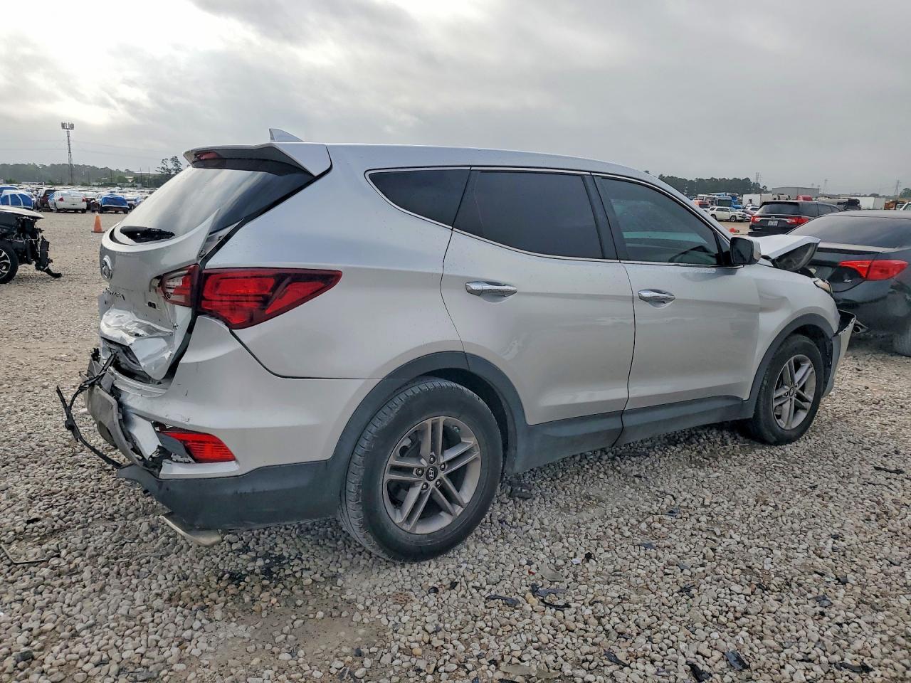 2017 Hyundai Santa Fe Sport 2.4L - Image 3