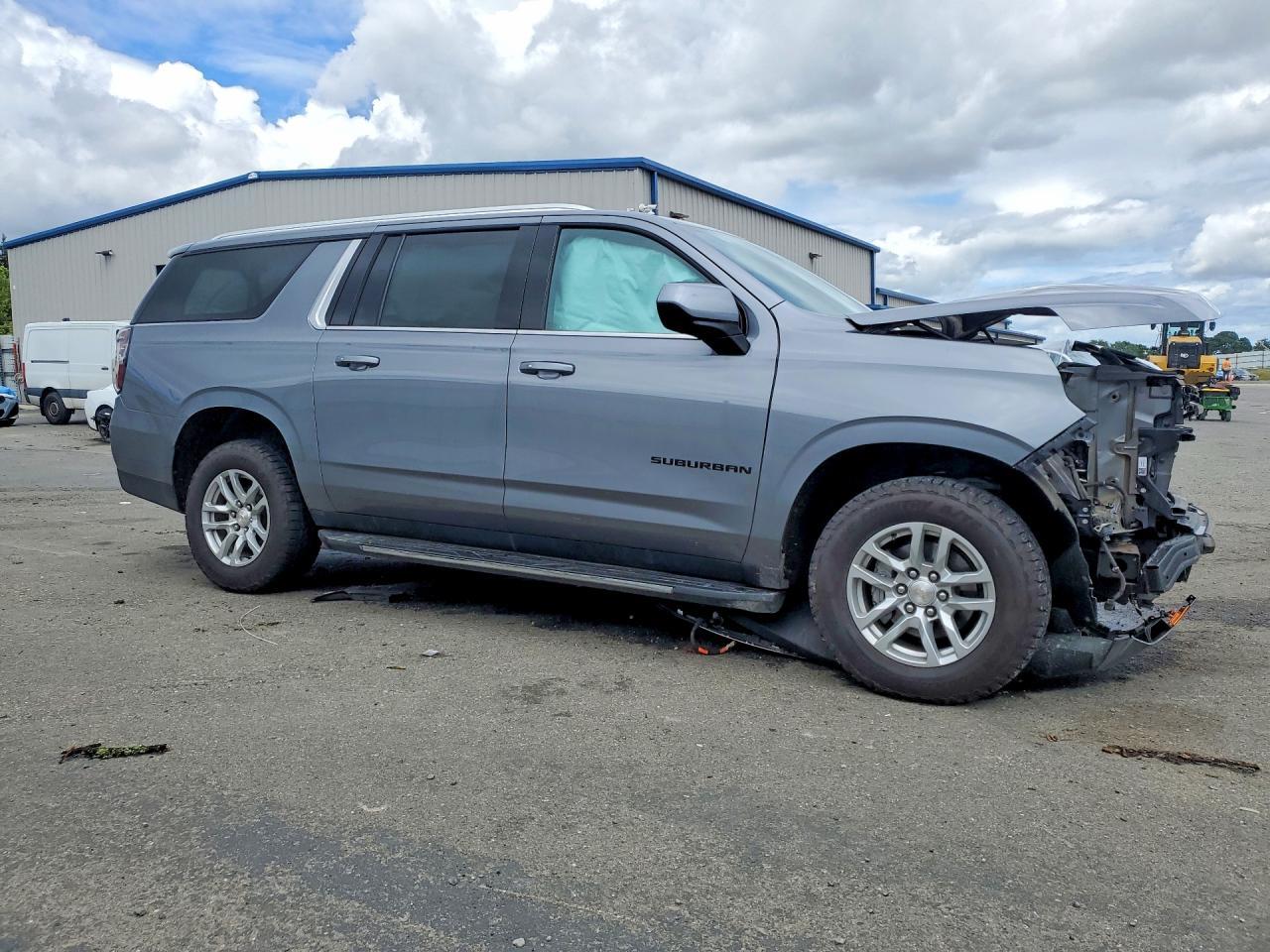 2021 Chevrolet Suburban K1500 Lt - Image 4