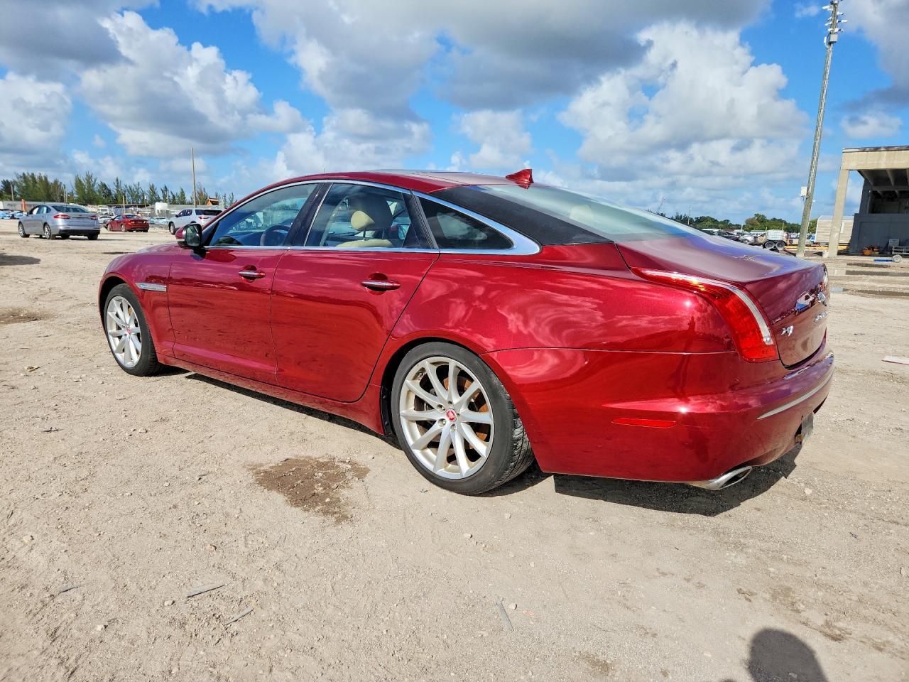 2014 Jaguar Xj - Image 2