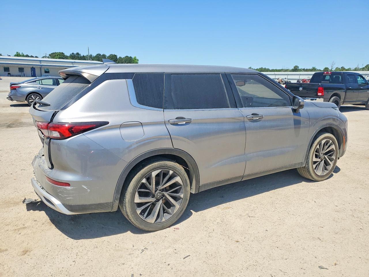 2022 Mitsubishi Outlander Se - Фото 3