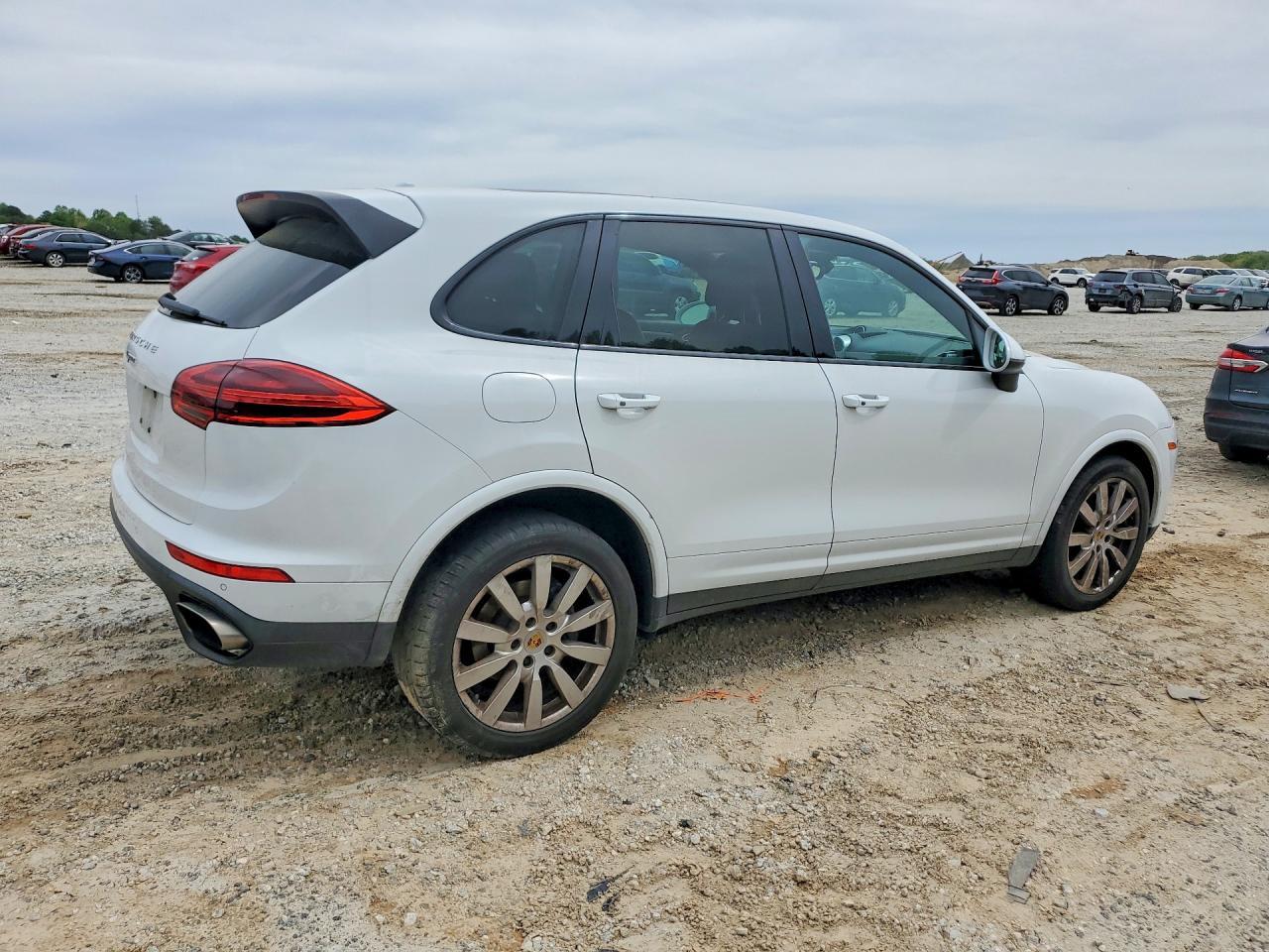 2018 Porsche Cayenne - Image 3