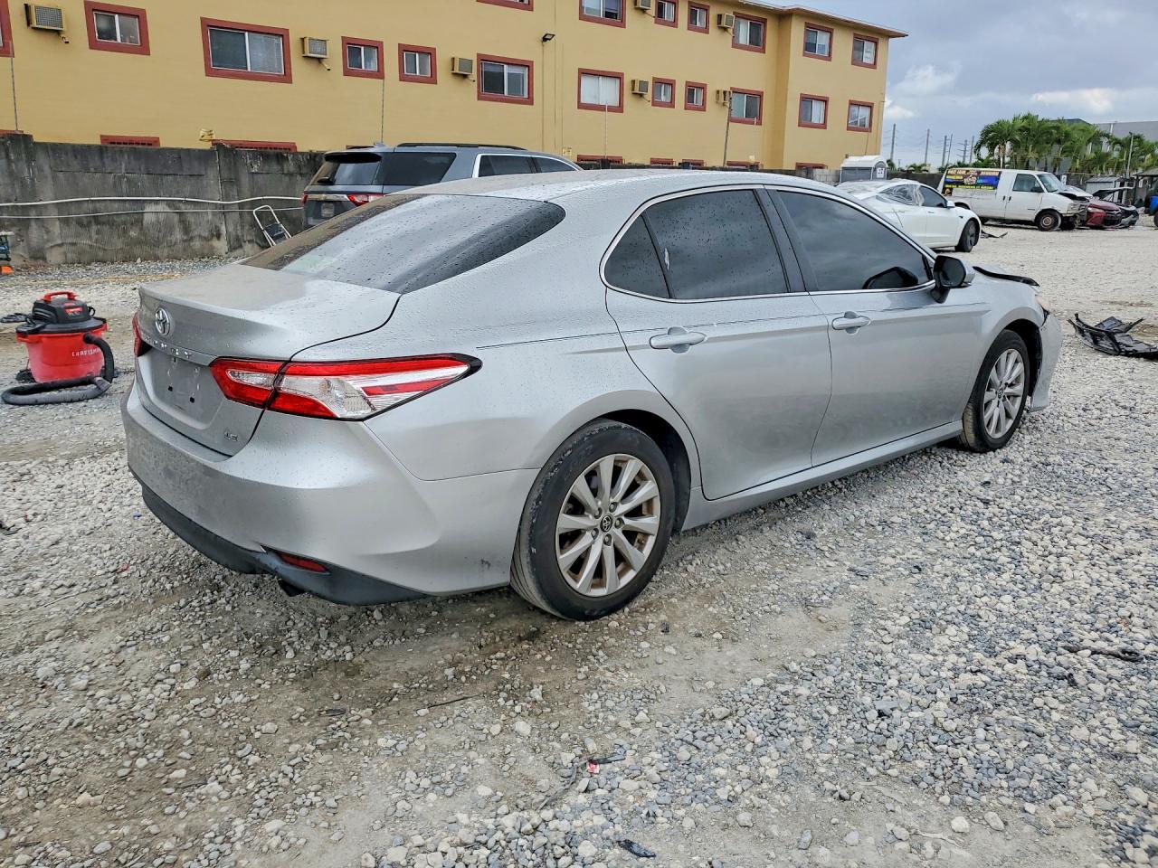 2018 Toyota Camry Le - Фото 3